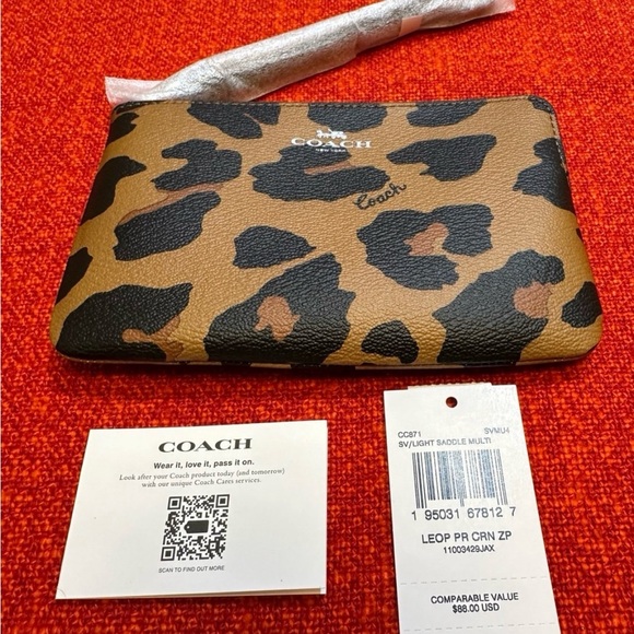 ❤️❤️New coach wristlet/wallet with leopard print❤️ - Picture 13 of 15